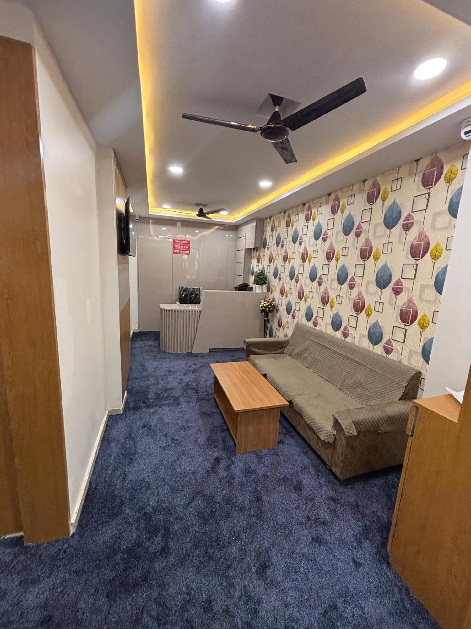 Hotel Mountain Bharuch Esterno foto