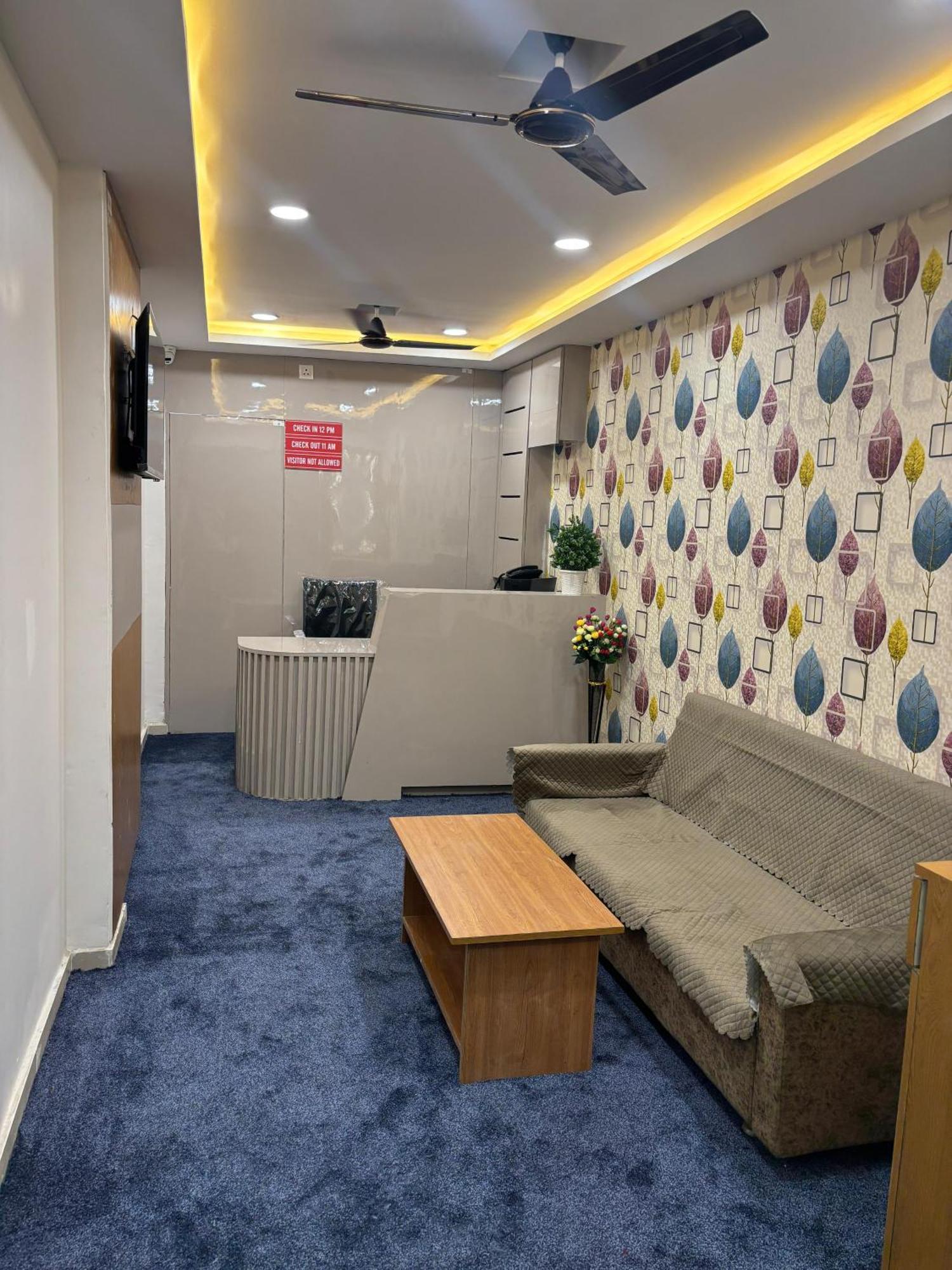 Hotel Mountain Bharuch Esterno foto